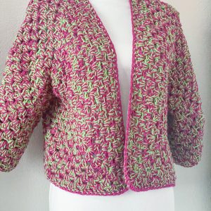 Cardigan esagonale granny all'uncinetto verde fucsia