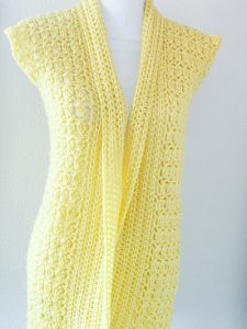 Cardigan wrap giallo senza maniche