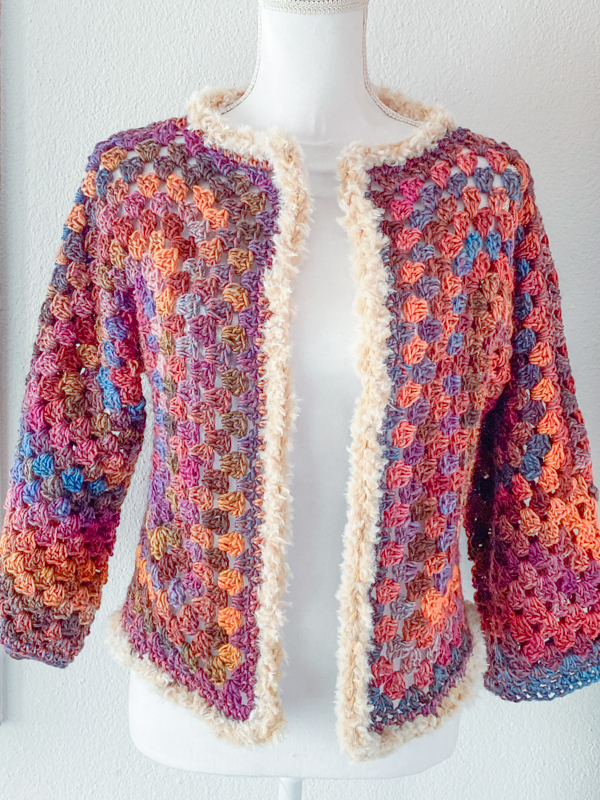 Cardigan esagonale granny all'uncinetto bordeaux