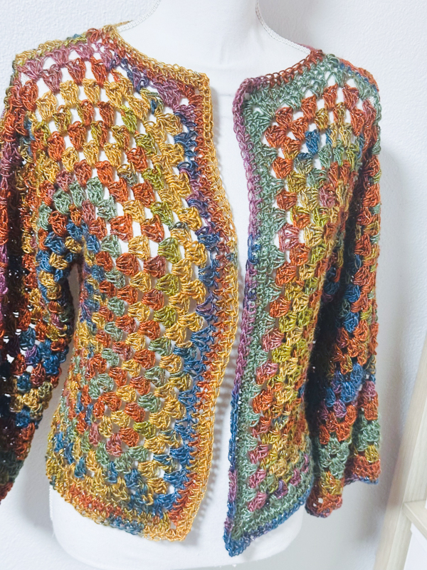 Cardigan esagonale granny all'uncinetto autunno lamé