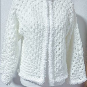 Cardigan esagonale granny all'uncinetto bianco neve