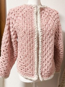 Cardigan esagonale granny all'uncinetto