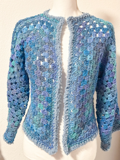 Cardigan esagonale granny all'uncinetto blu III