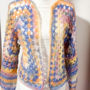 Cardigan granny esagonale ad uncinetto arancione blu